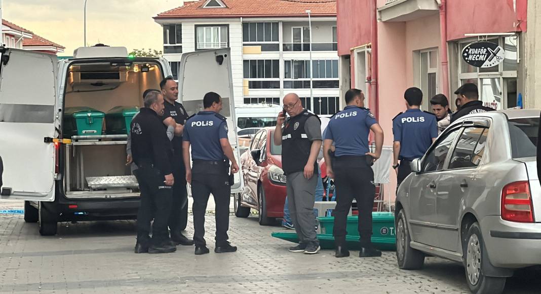 Eşiyle ilgili dedikodu yaptığını iddia ettiği kuaför ve müşterisini tüfekle vurdu 8